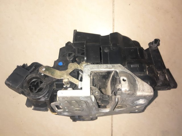 Замок дверей водія 2027203535 MERCEDES