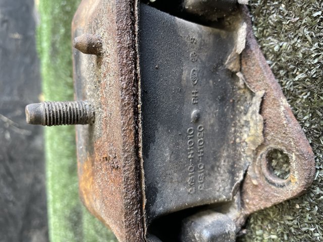 Права подушка двигуна 21810H1010 HYUNDAI