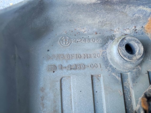 Кришка двигуна декоративна 2248062 BMW