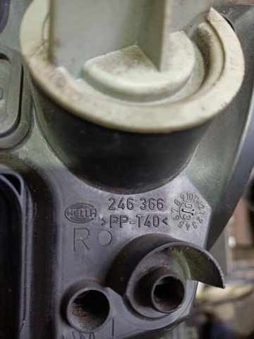 Фара передня права 246366 VAG