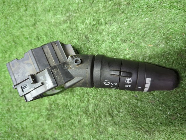 Перемикач підрульовий, правий 252608H705 NISSAN