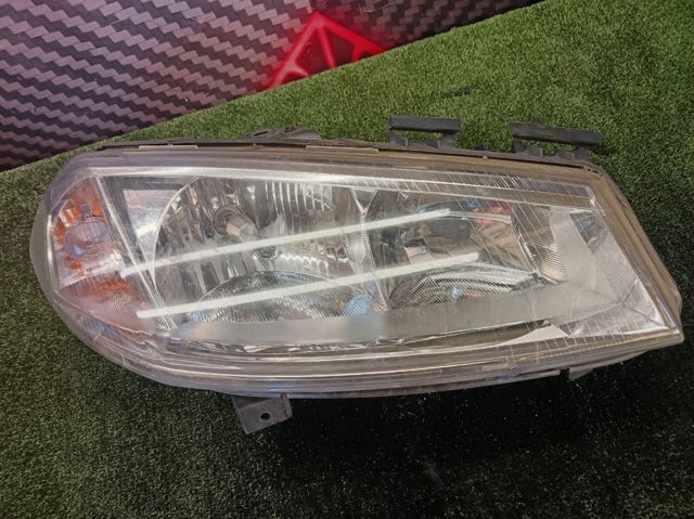 Фара передня права 260108053R RENAULT