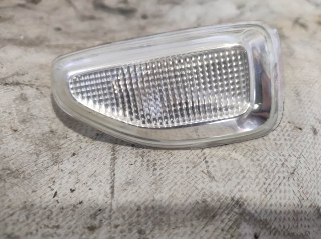 Покажчик повороту на крилі 261651140R RENAULT