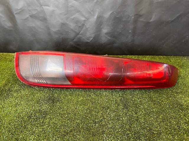 Задні ліхтарі 26550EQ025 NISSAN
