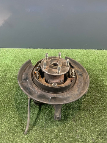 Цапфа поворотного кулака 28411FG030 SUBARU