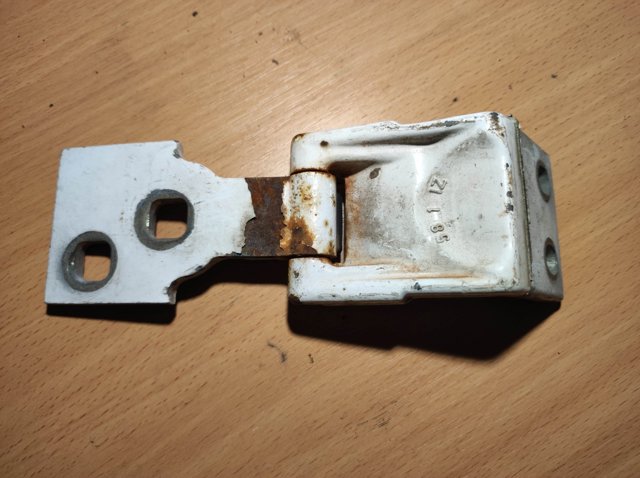 Петля задніх (навстіж) дверей, права нижня 2T14V42982AH FORD