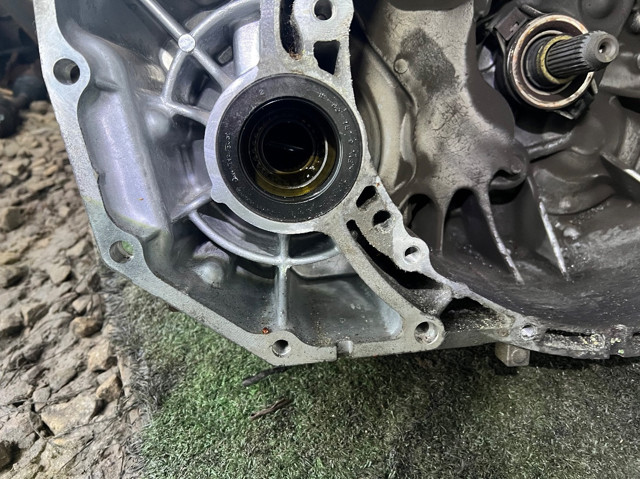 Ручна коробка передач 321008H800 NISSAN
