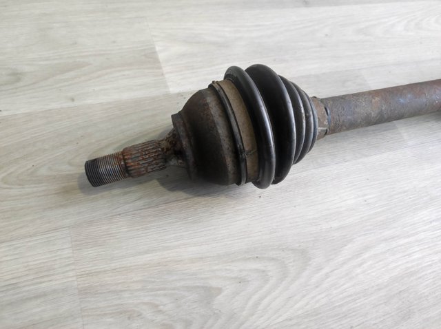 Піввісь передня, права 3273LP PEUGEOT