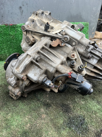 Коробка роздавальна в зборі 331007S110 NISSAN