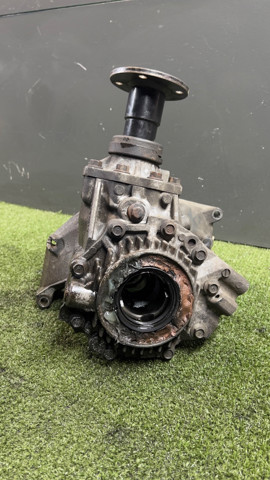 Роздавальна коробка 331008H513 NISSAN