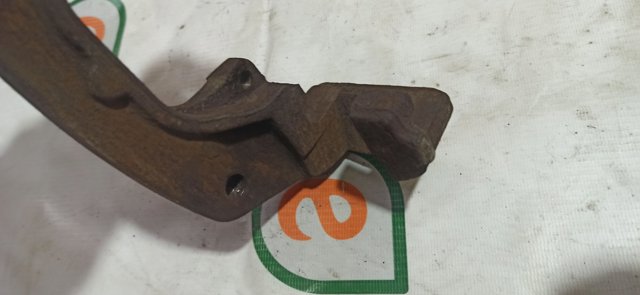 Скоба гальмівного супорта переднього 34116768437 BMW