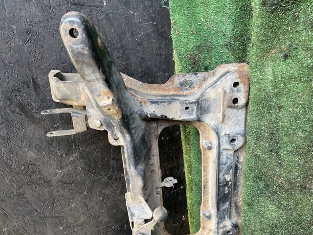 Передня балка 3502W9 PEUGEOT