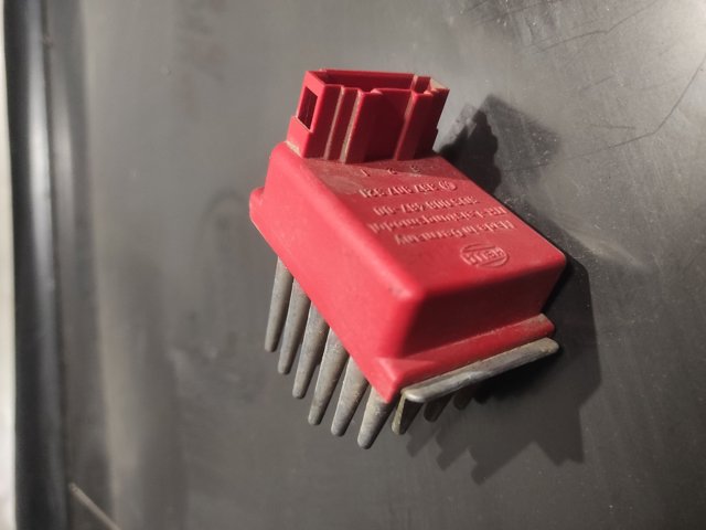 Регулятор оборотів пічки 357907521 VAG
