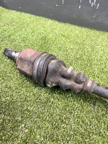Приводи задніх коліс 39600CA000 NISSAN