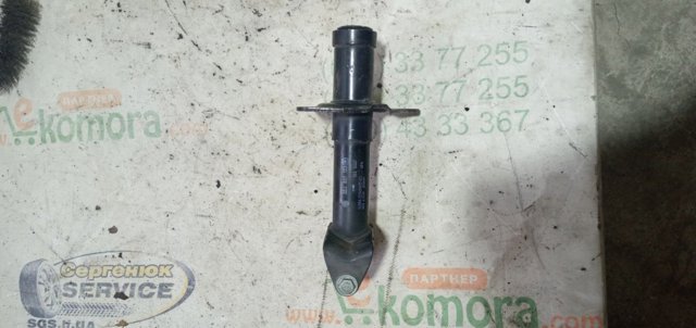 Кронштейн бампера переднього, лівий 3B0807133A VAG