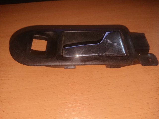 Ручка передніх дверей внутрішня, права 3B1837114M VAG
