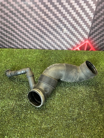 Патрубок повітряний, вихід повітряного фільтра 3C0129654M VAG
