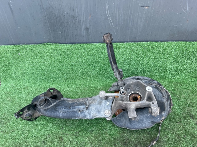 Кулак поворотний правий 3C0505436G VAG