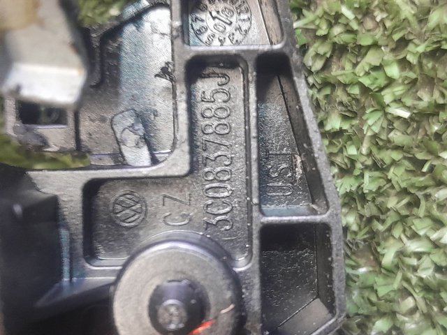 Тримач зовнішньої ручки дверей, передньої лівої 3C0837885J VAG