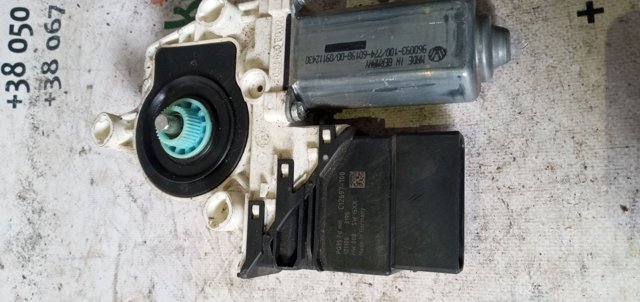Мотор склопідйомника водійських дверей 3C0959703B VAG