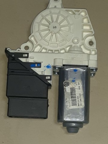 Двигун склопідіймача двері передньої, правої 3C0959704B VAG