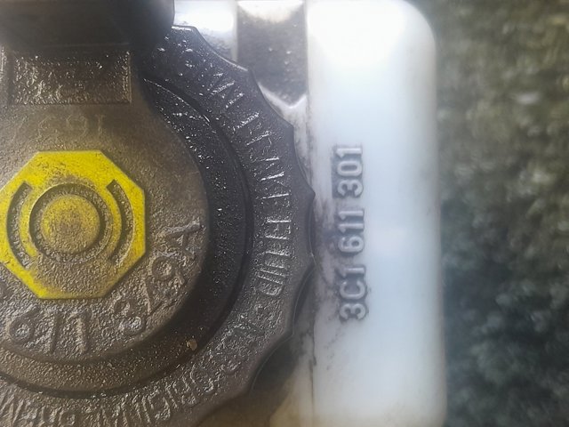 Бачок головного гальмівного циліндру (гальмівної рідини) 3C1611301 VAG