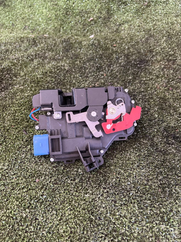 Замок дверей водія 3D1837015 VAG