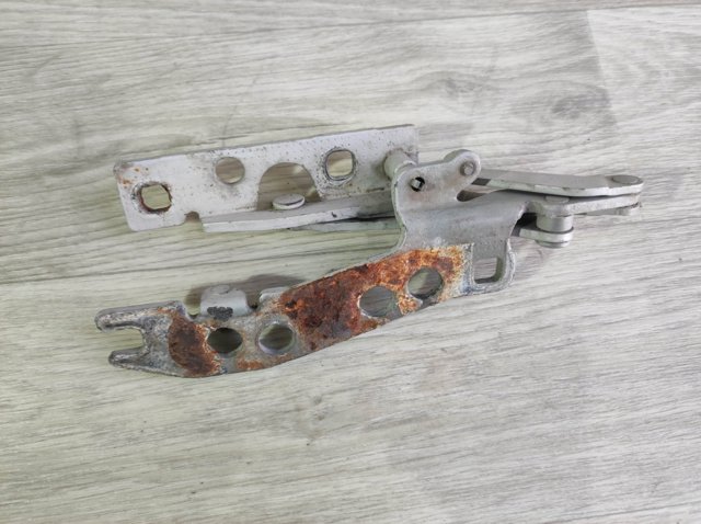Завіса капота права 41618203276 BMW