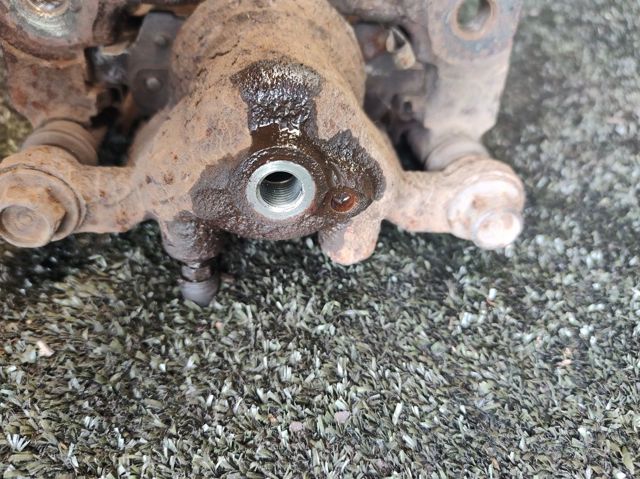Задній гальмівний супорт лівий 44011JG00A NISSAN