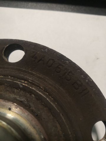 Маточини передніх коліс 4A0407615B VAG