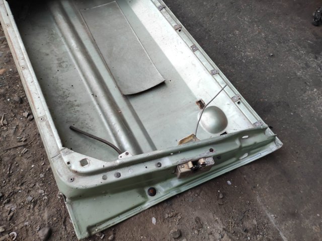 Пасажирські передні двері 4A0831052A VAG