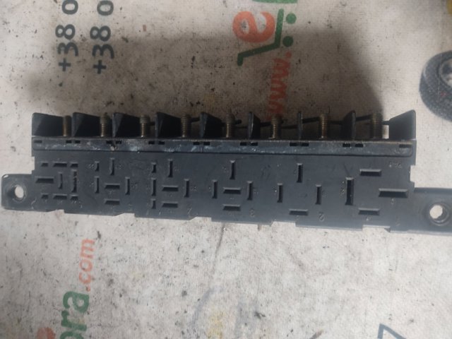 Коробка запобіжників 4A0941822 VAG