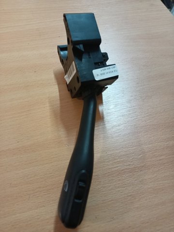 Перемикач підрульовий, правий 4B0953503F VAG
