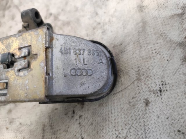 Тримач зовнішньої ручки дверей, задніх лівих 4B1837885 VAG