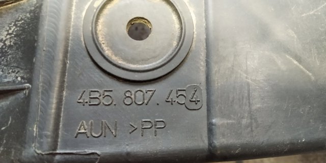 Направляюча заднього бампера, права 4B5807454 VAG