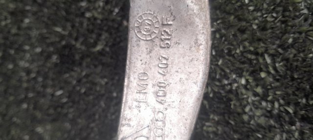Важіль передньої підвіски верхній, правий 4D0407512F VAG