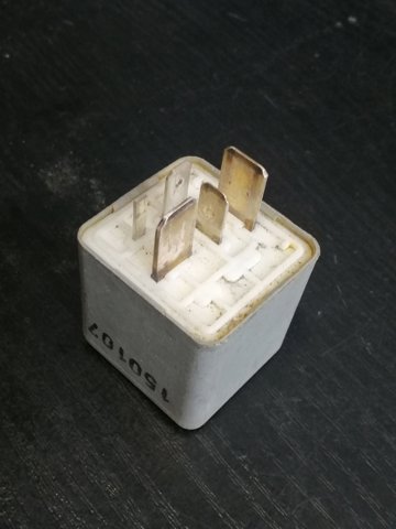 Реле паливного насоса 4D0951253 VAG