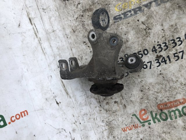 Кулак поворотний лівий 4F0505433G VAG