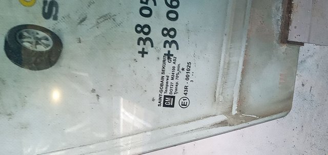 Скло пасажирських дверей 5161264 OPEL