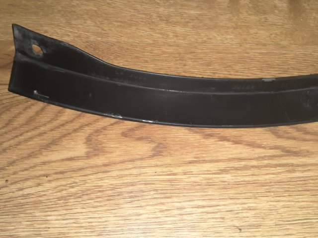 Переднє праве ікло бампера 5211242100 TOYOTA