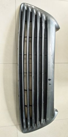 Решітка переднього бампера, центральна 5311206260 TOYOTA