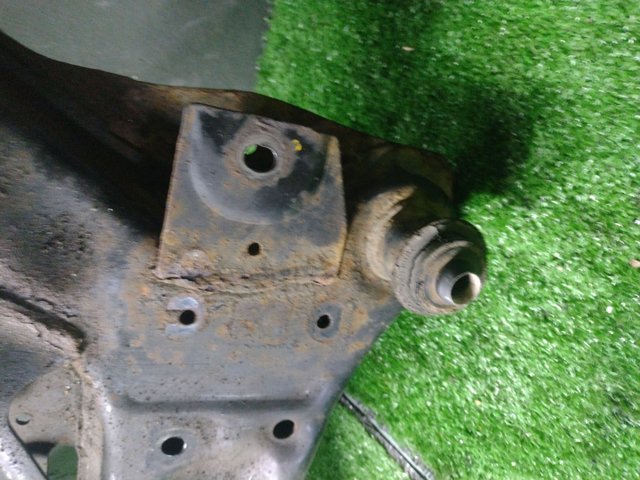 Передня балка 54400JG700 NISSAN