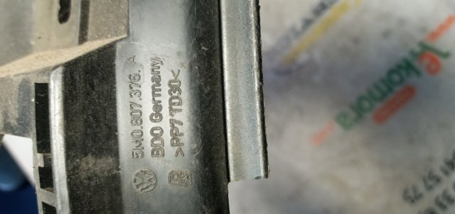 Направляюча заднього бампера, права 5M0807376 VAG