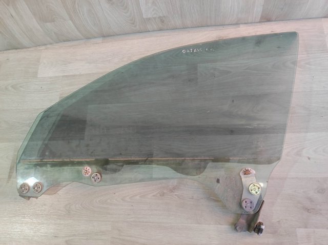 Скло передніх дверей, лівих 61011AG010 SUBARU