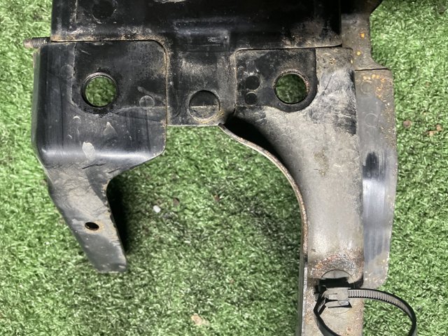 Кронштейн супорта радіатора, верхній 62520JG00A NISSAN
