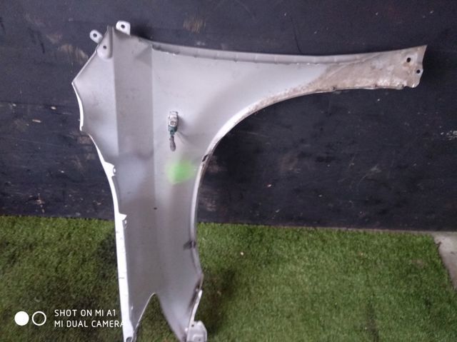 Переднє праве крило 63112CB030 NISSAN