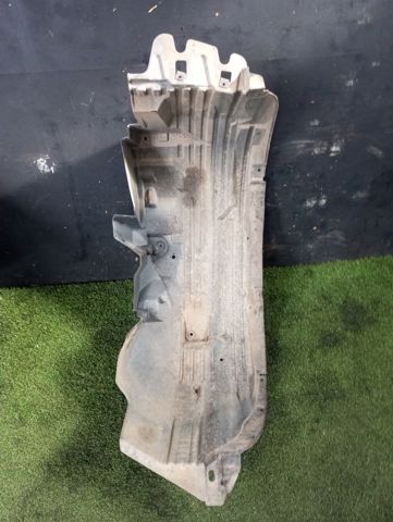 Підкрилок передній лівий 638413X00A NISSAN