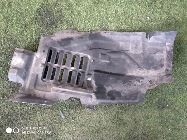 Підкрилок переднього крила, лівий передній 63845CA000 NISSAN