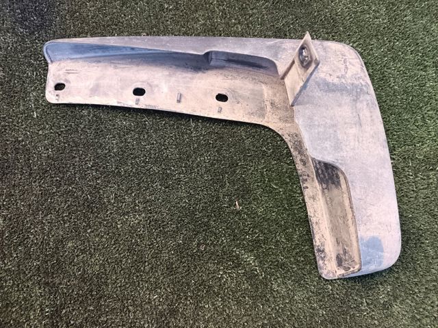 Бризговики передній, правий 63854JG000 NISSAN