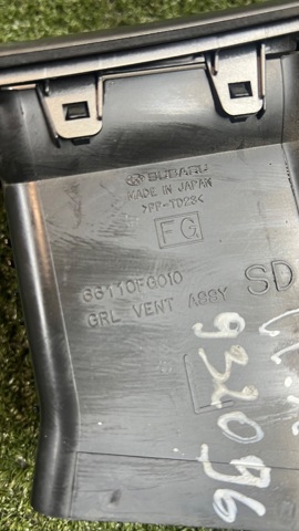 Решітка вентиляції салону на "торпедо", ліва 66110FG010 SUBARU